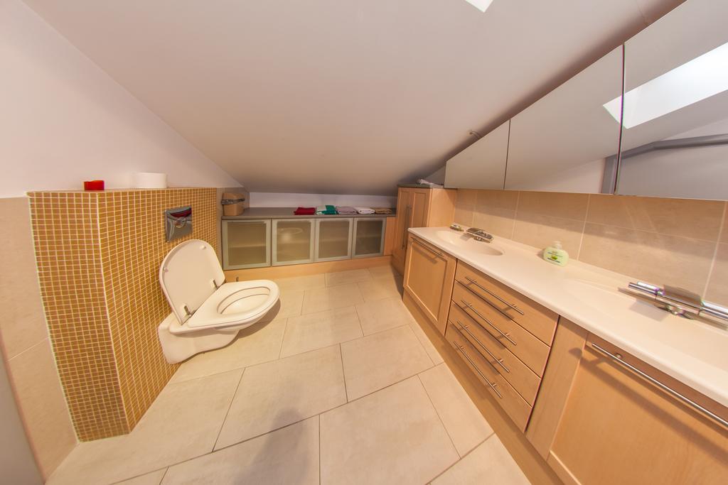 Mansard Apartment Antonovicha 4 Киев Номер фото