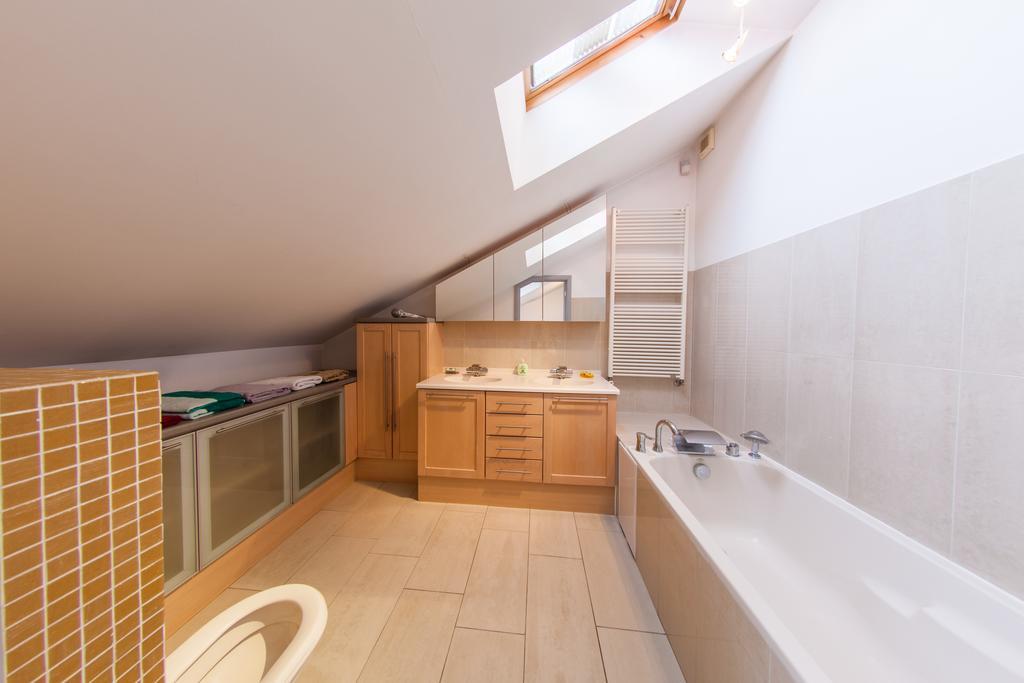 Mansard Apartment Antonovicha 4 Киев Экстерьер фото