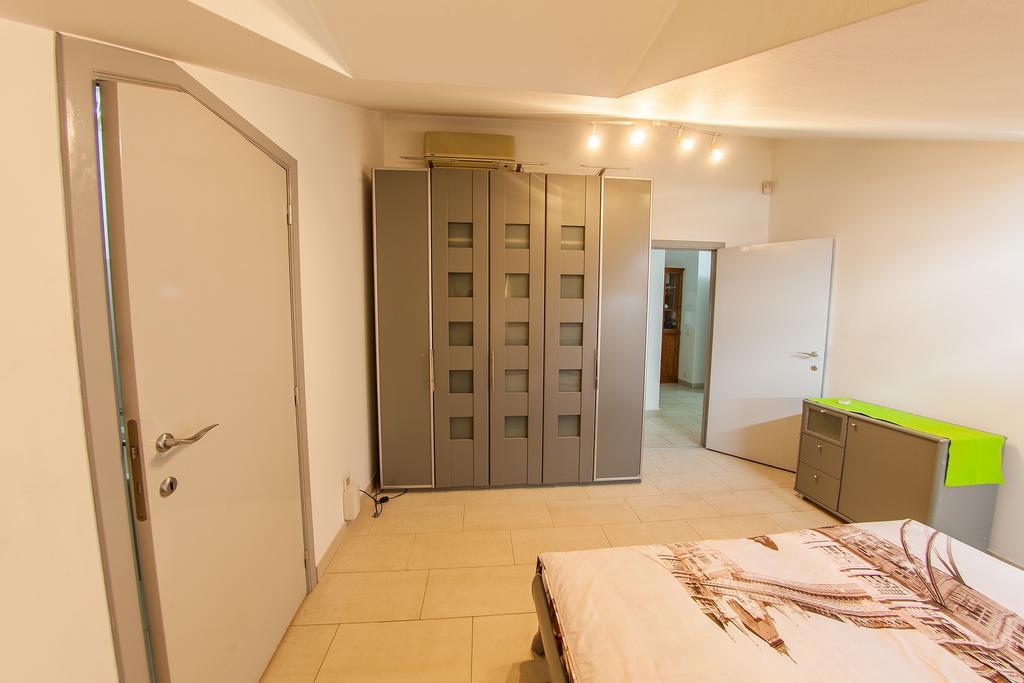 Mansard Apartment Antonovicha 4 Киев Экстерьер фото